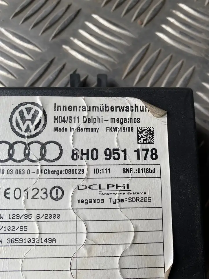 Audi A4 S4 B8 8K (2007 - 2011) 8H0951178 Блок управления сигнализацией — фото 4