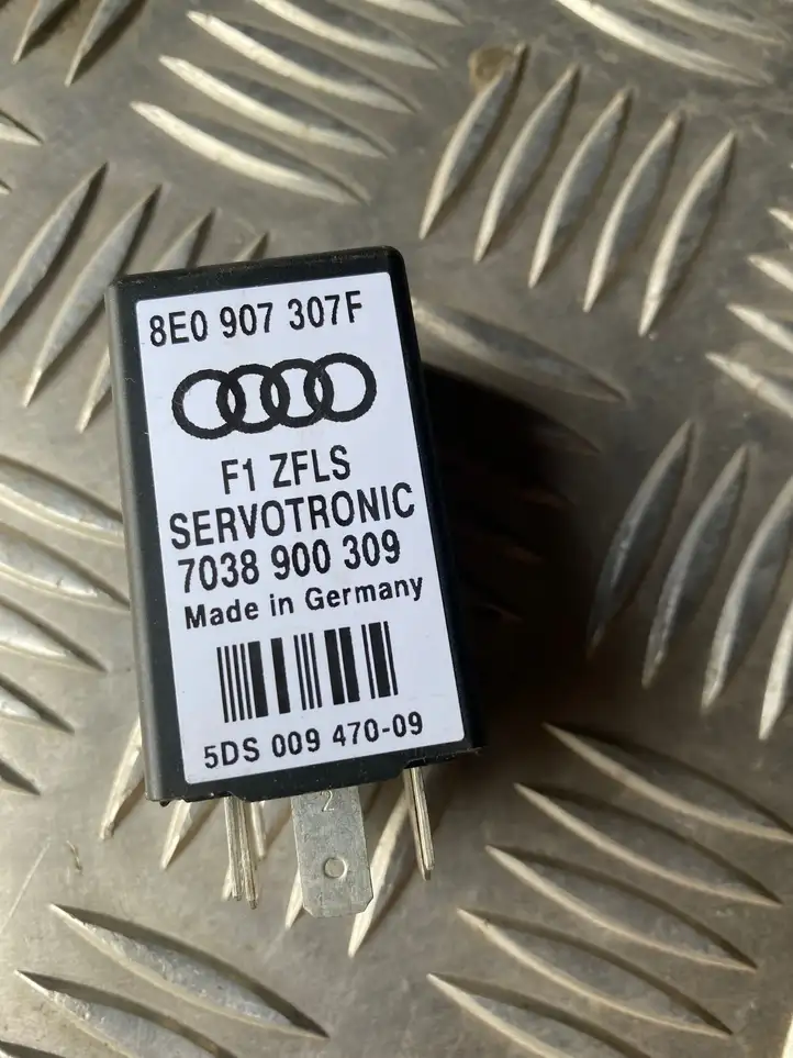 Audi A4 S4 B8 8K (2007 - 2011) 8E0907307F Другое реле — фото 4
