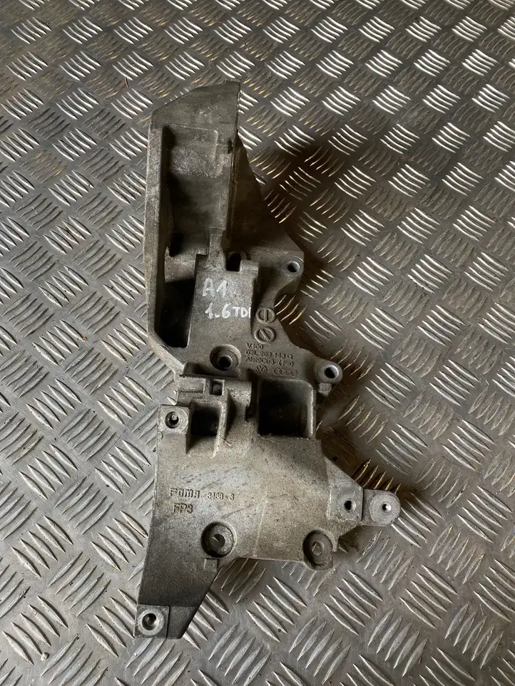 Audi A1 (2010 - 2014) 03L903143Q Кронштейн генератора — фото 1