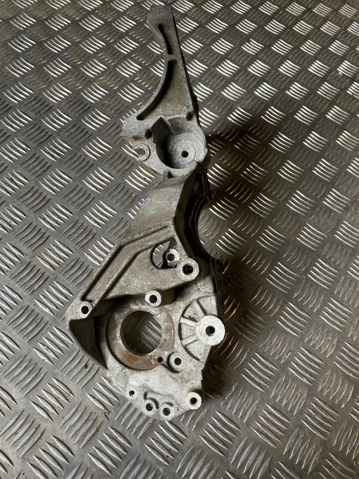 Audi A1 (2010 - 2014) 03L903143Q Кронштейн генератора — фото 2