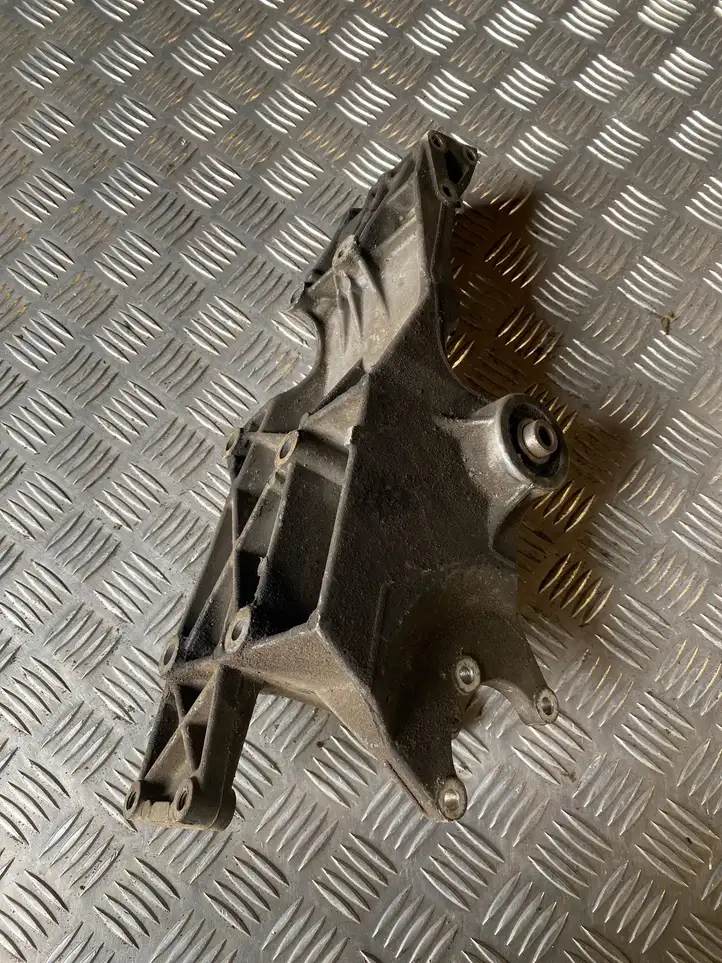 Volkswagen PASSAT B5.5 (2001 - 2005) 06B903143K Кронштейн компрессора кондиционера воздуха — фото 2