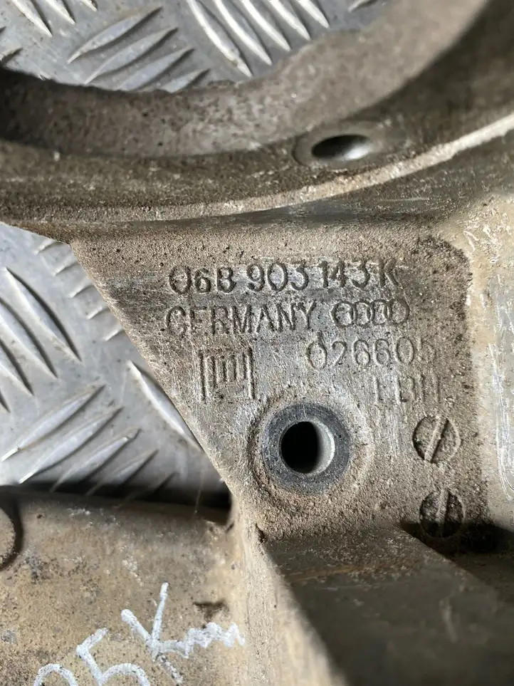 Volkswagen PASSAT B5.5 (2001 - 2005) 06B903143K Кронштейн компрессора кондиционера воздуха — фото 5