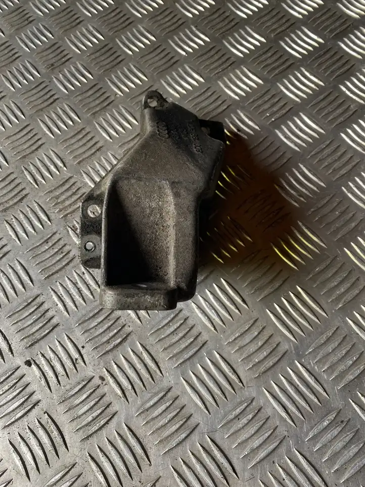 Audi A4 S4 B5 8D (1999 - 2001) 8D0199307L Кронштейн двигателя — фото 1