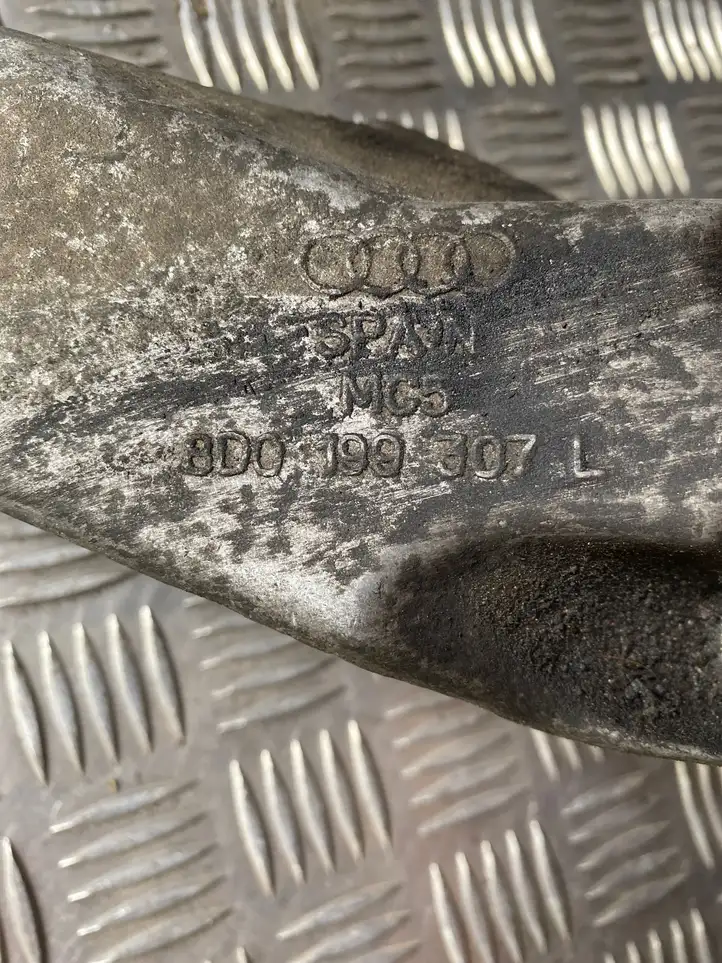 Audi A4 S4 B5 8D (1999 - 2001) 8D0199307L Кронштейн двигателя — фото 4