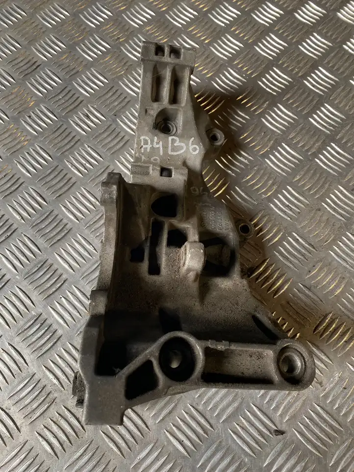 Audi A4 S4 B6 8E 8H (2000 - 2006) 03G903143B Кронштейн генератора — фото 1