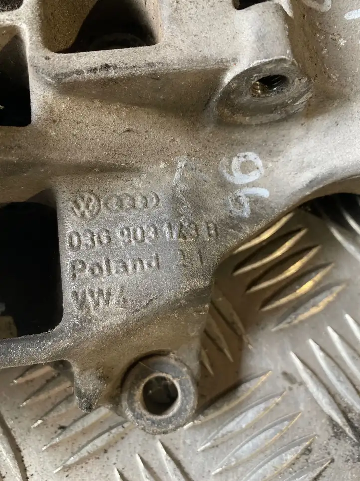 Audi A4 S4 B6 8E 8H (2000 - 2006) 03G903143B Кронштейн генератора — фото 5