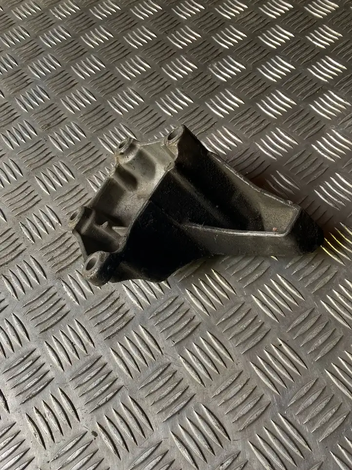 Audi A4 S4 B5 8D (1999 - 2001) 8D0199307G Кронштейн двигателя — фото 2