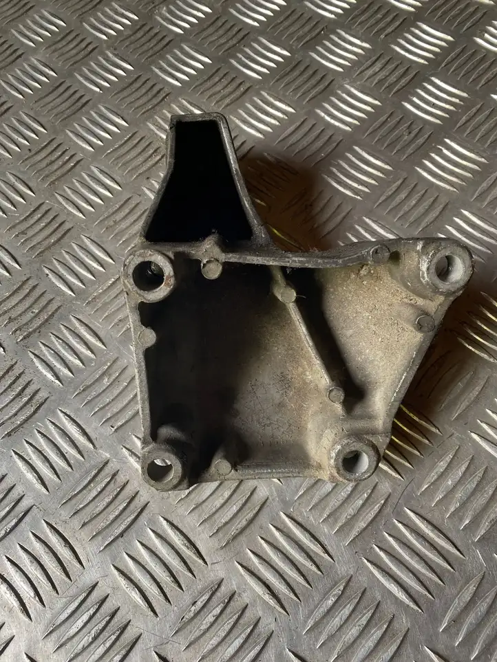 Audi A4 S4 B5 8D (1999 - 2001) 8D0199307G Кронштейн двигателя — фото 3