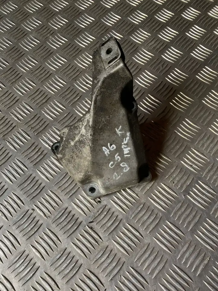 Audi A6 S6 C5 4B (1997 - 2001) 8D0199307G Кронштейн двигателя — фото 1