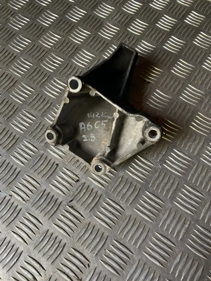 Audi A6 S6 C5 4B (1997 - 2001) 8D0199307G Кронштейн двигателя — фото 2