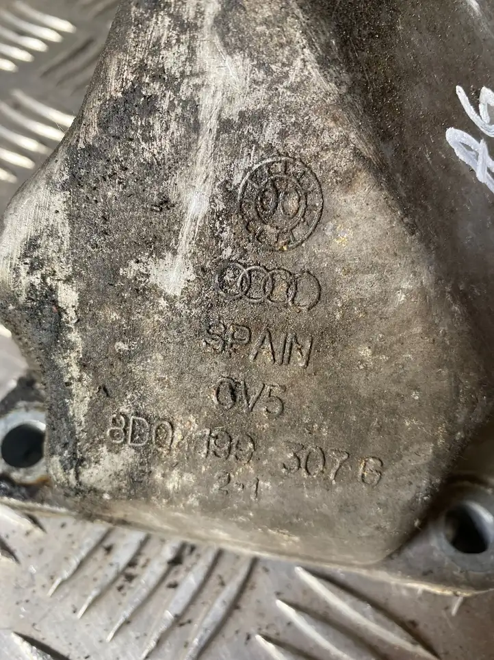 Audi A6 S6 C5 4B (1997 - 2001) 8D0199307G Кронштейн двигателя — фото 4