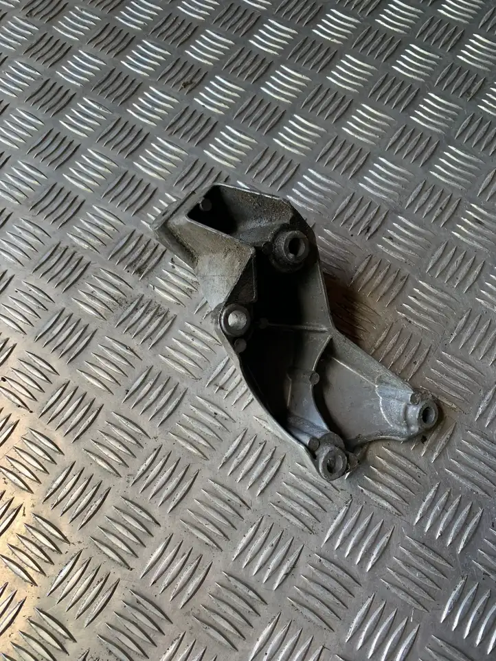 Audi A4 S4 B7 8E 8H (2004 - 2009) 8E0199307A Кронштейн двигателя — фото 2