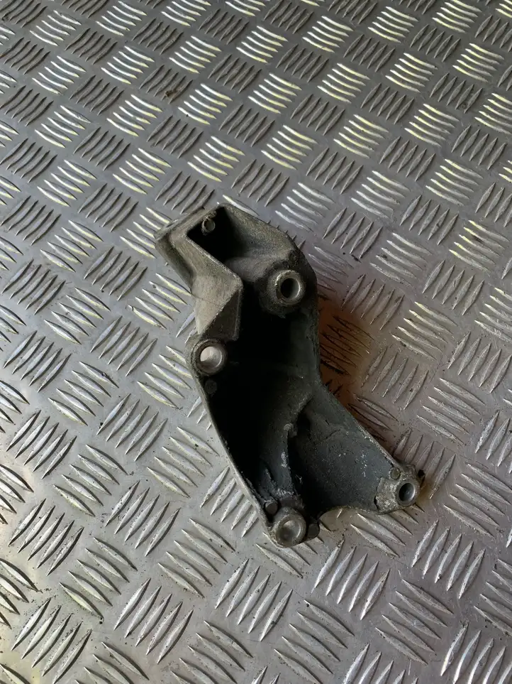 Audi A4 S4 B6 8E 8H (2000 - 2006) 8E0199307A Кронштейн двигателя — фото 2