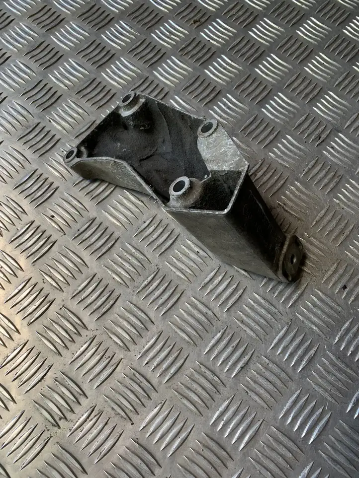 Volkswagen PASSAT B5.5 (2001 - 2005) 8D0199307P Кронштейн двигателя — фото 2