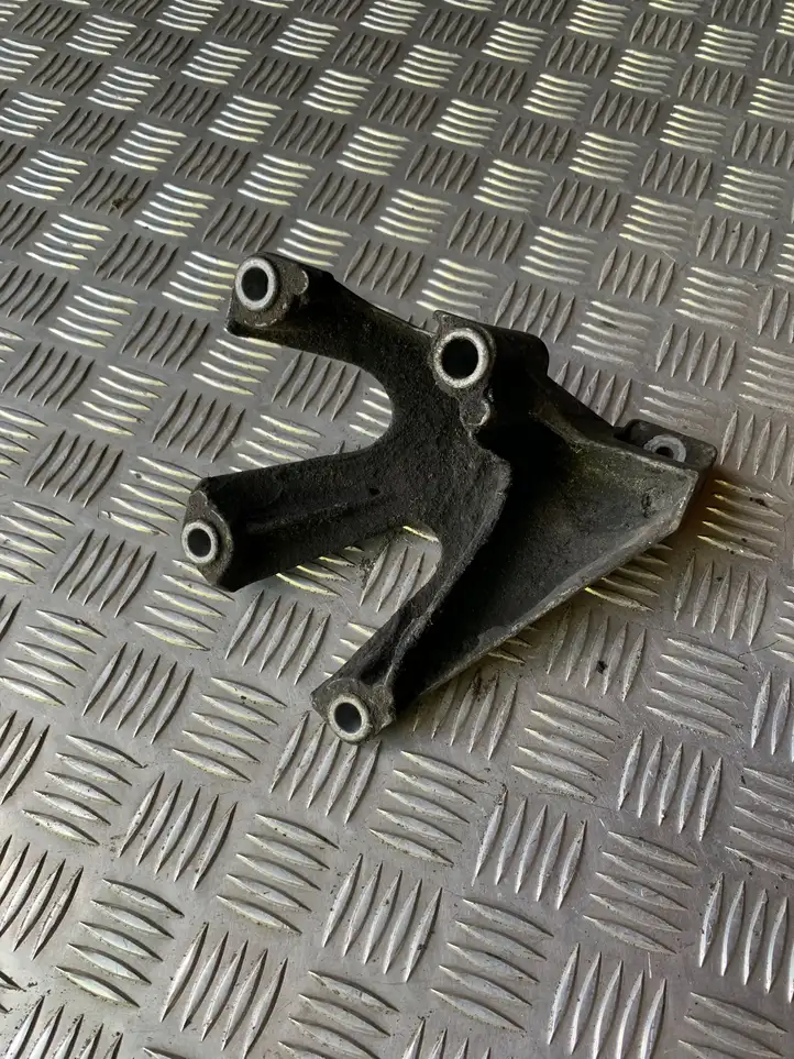 Audi A4 S4 B6 8E 8H (2000 - 2006) 8E0199307F Кронштейн двигателя — фото 2