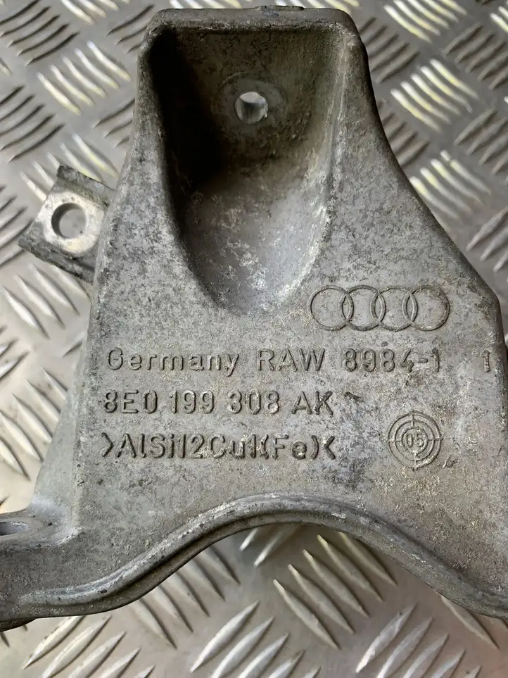 Audi A4 S4 B7 8E 8H (2004 - 2009) 8E0199308AK Кронштейн двигателя — фото 4