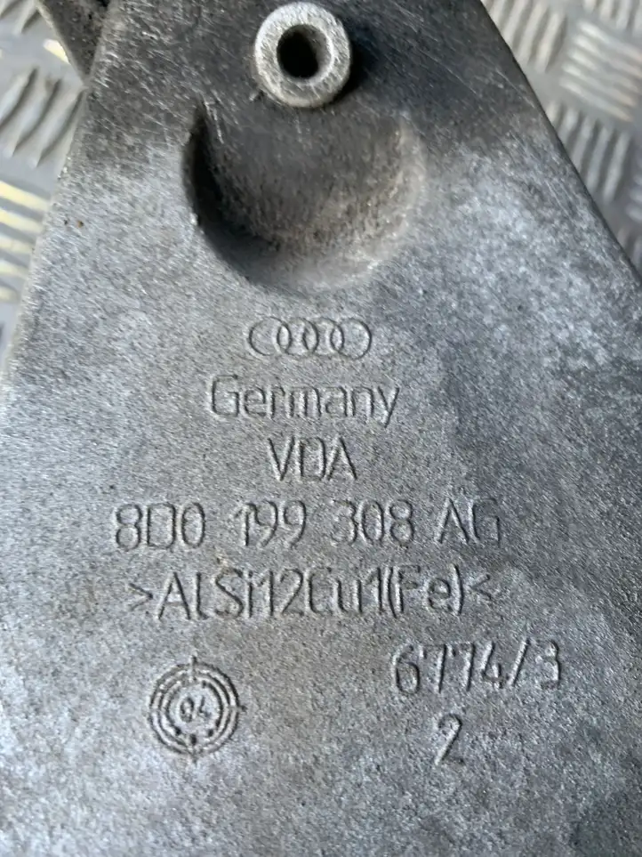 Audi A4 S4 B7 8E 8H (2004 - 2009) 8D0199308AG Кронштейн двигателя — фото 3