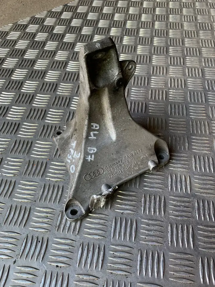 Audi A4 S4 B7 8E 8H (2004 - 2009) 8E0199308 Кронштейн двигателя — фото 1