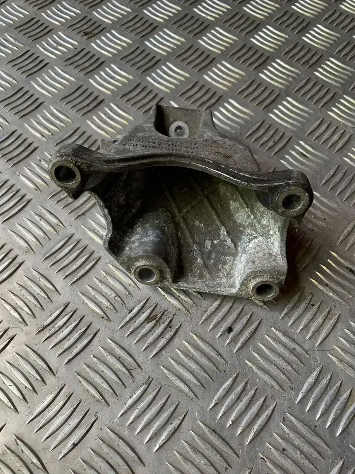 Audi A4 S4 B7 8E 8H (2004 - 2009) 8E0199308A Кронштейн двигателя — фото 3