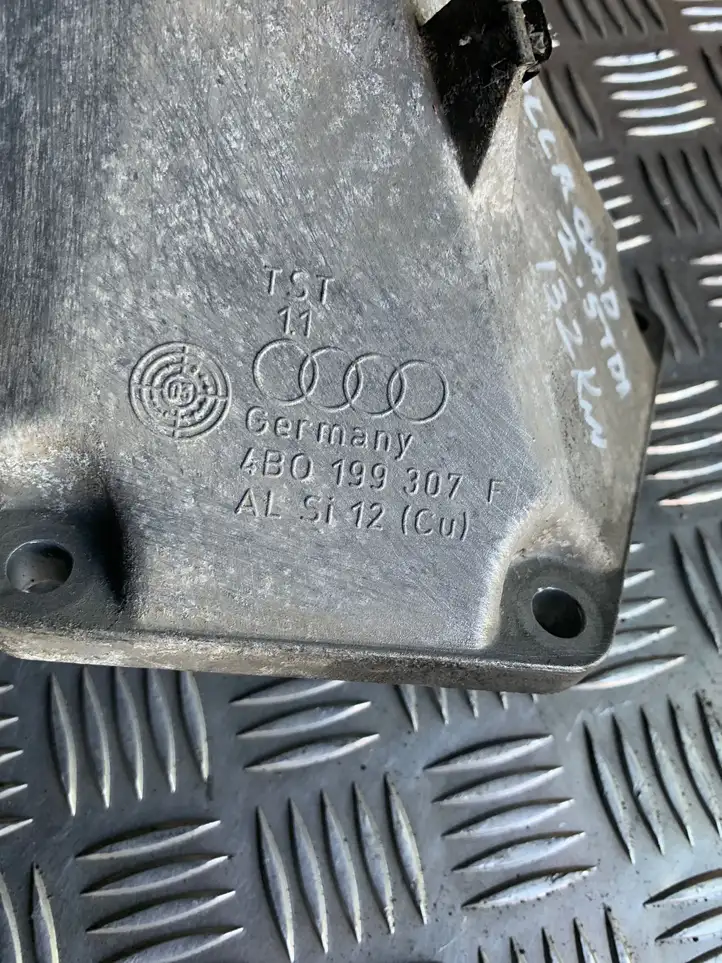 Audi A6 S6 C5 4B (2001 - 2004) 4B0199307F Кронштейн двигателя — фото 3