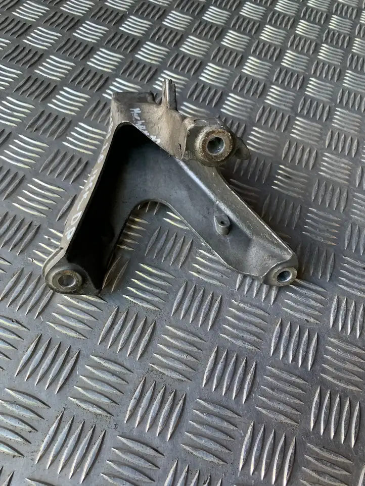 Audi A4 S4 B7 8E 8H (2004 - 2009) 8E0199308AR Кронштейн двигателя — фото 3