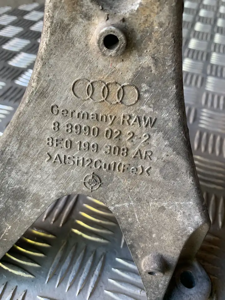 Audi A4 S4 B7 8E 8H (2004 - 2009) 8E0199308AR Кронштейн двигателя — фото 4