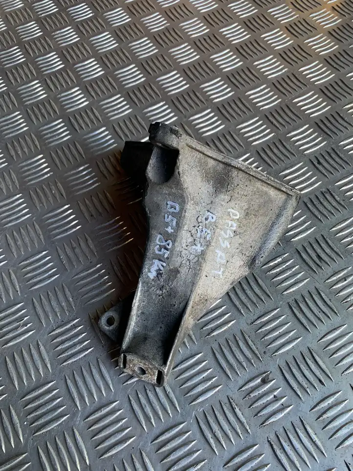 Volkswagen PASSAT B5.5 (2001 - 2005) 8D0199308AB Кронштейн двигателя — фото 3
