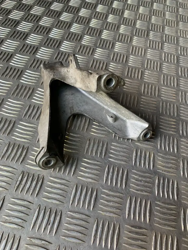 Audi A4 S4 B7 8E 8H (2004 - 2009) 8E0199308AR Кронштейн двигателя — фото 3