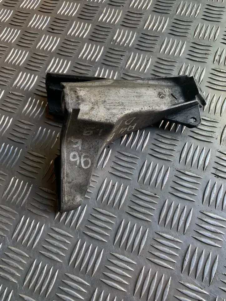 Audi A4 S4 B6 8E 8H (2000 - 2006) 8E0199308D Кронштейн двигателя — фото 2