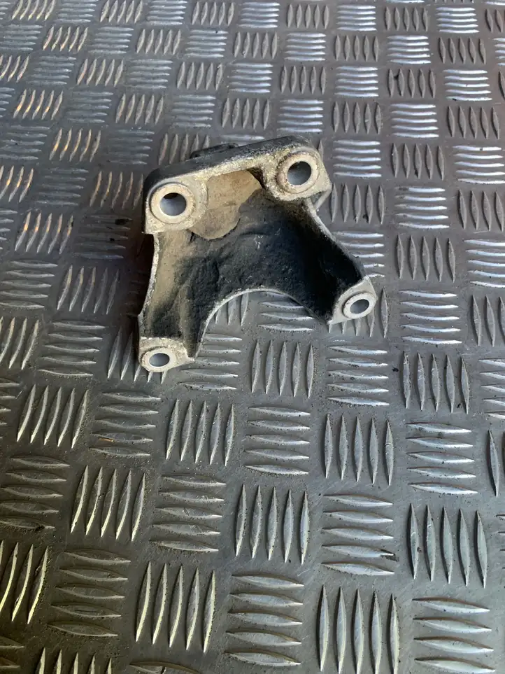 Audi A4 S4 B6 8E 8H (2000 - 2006) 8E0199308J Кронштейн двигателя — фото 3