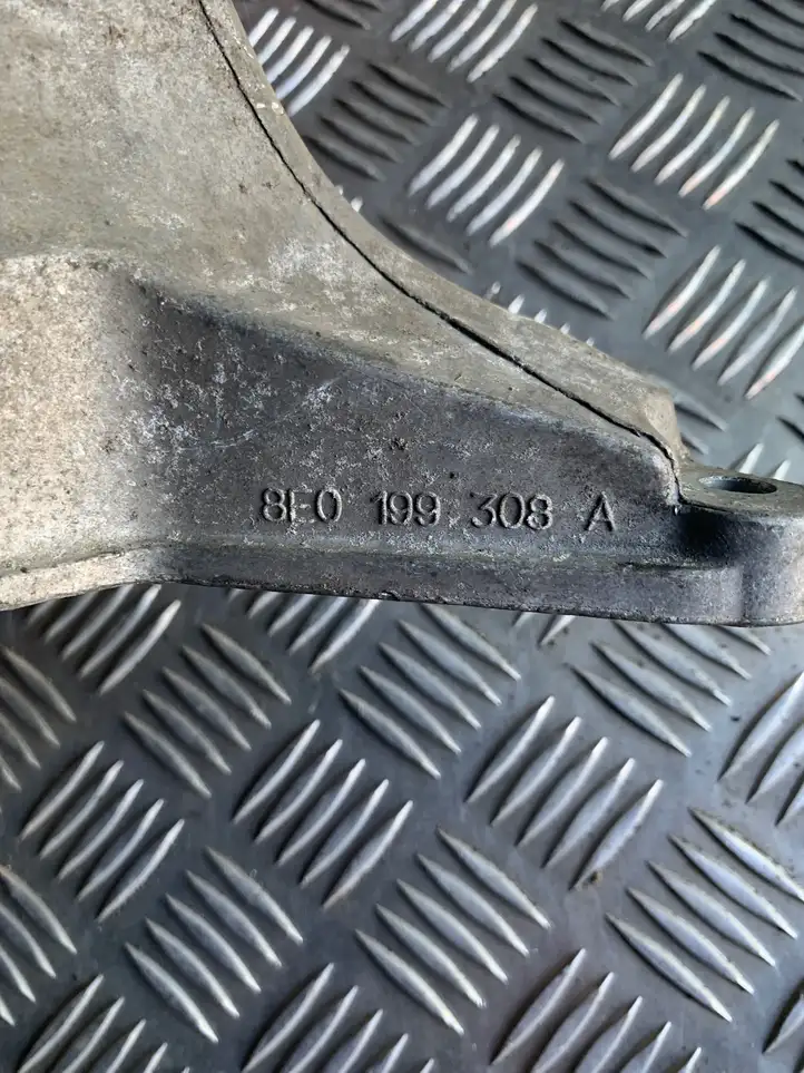 Audi A4 S4 B6 8E 8H (2000 - 2006) 8E0199308A Кронштейн двигателя — фото 4