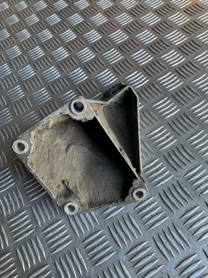 Audi A6 S6 C5 4B (2001 - 2004) 4B0199307C Кронштейн двигателя — фото 2