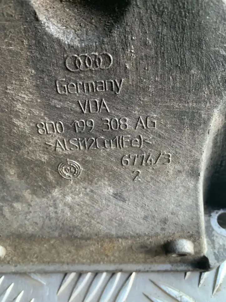 Audi A4 S4 B6 8E 8H (2000 - 2006) 8D0199308AG Кронштейн двигателя — фото 3