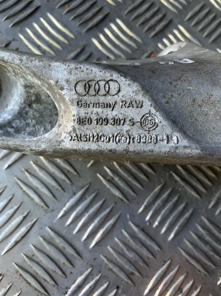 Audi A4 S4 B7 8E 8H (2004 - 2009) 8E0199307S Кронштейн двигателя — фото 3