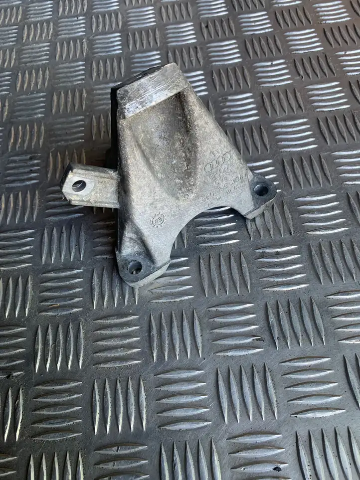 Audi A4 S4 B6 8E 8H (2000 - 2006) 8E0199308J Кронштейн двигателя — фото 1