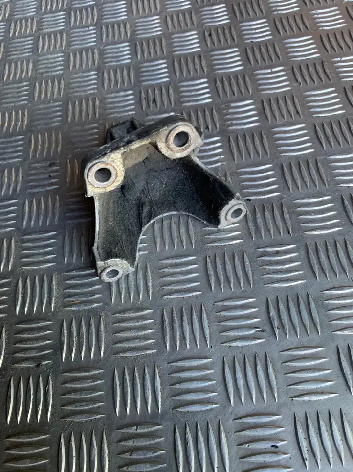 Audi A4 S4 B6 8E 8H (2000 - 2006) 8E0199308J Кронштейн двигателя — фото 3