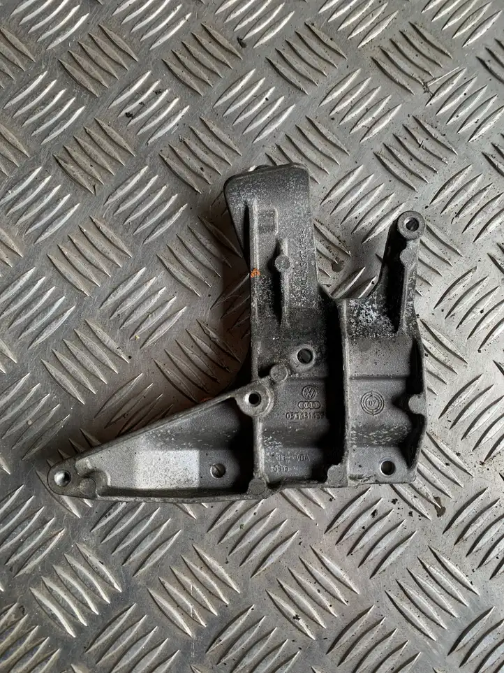 Audi A4 S4 B7 8E 8H (2004 - 2009) 03G131159B Кронштейн двигателя — фото 1