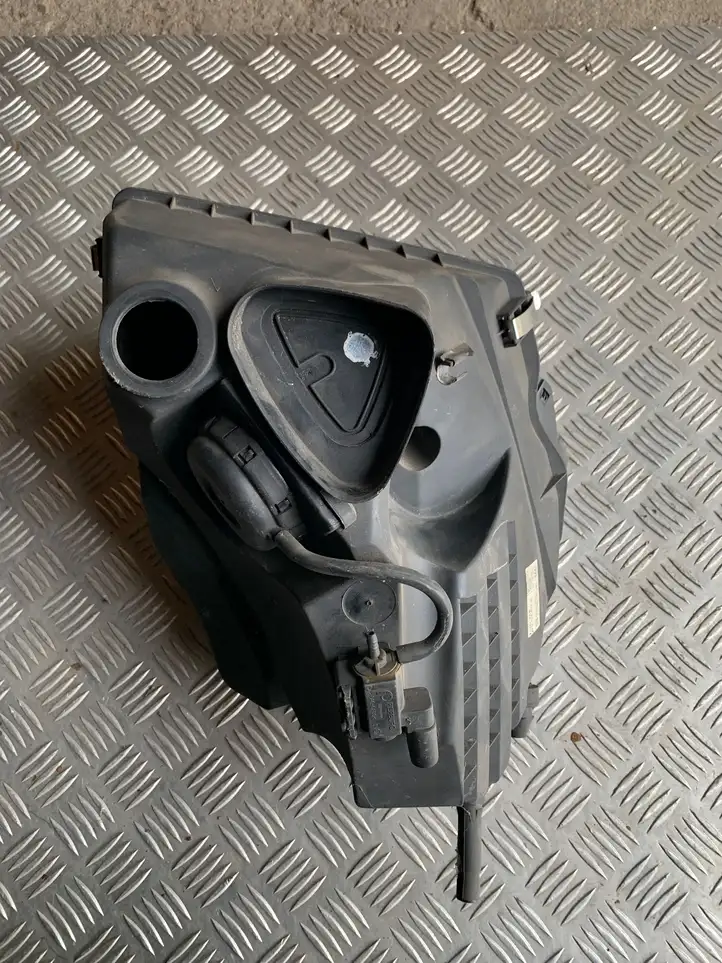 Audi A6 S6 C6 4F (2004 - 2008) 4F0133837H Корпус воздушного фильтра — фото 3