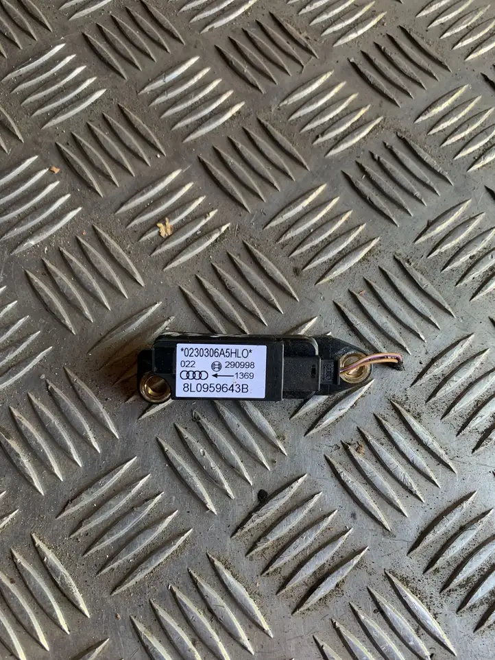 Audi A3/S3 8L (2000 - 2003) 8L0959643B Датчик удара SRS — фото 1