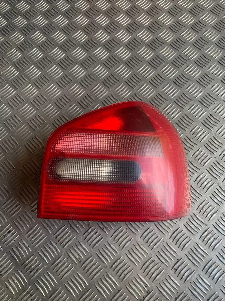 Audi A3/S3 8L (2000 - 2003) 8L0945096 Задний фонарь в кузове — фото 1