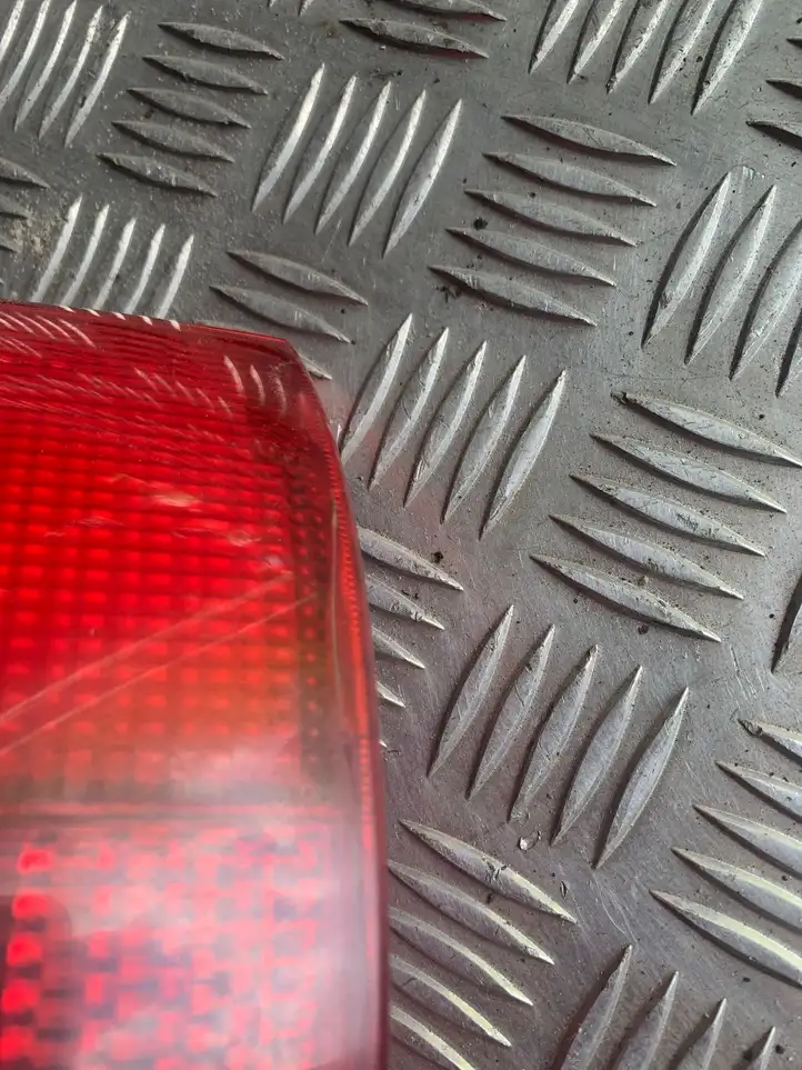 Audi A3/S3 8L (2000 - 2003) 8L0945096 Задний фонарь в кузове — фото 2