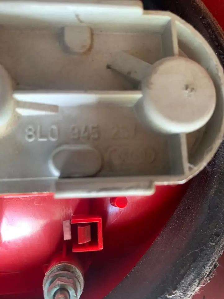 Audi A3/S3 8L (2000 - 2003) 8L0945096 Задний фонарь в кузове — фото 4