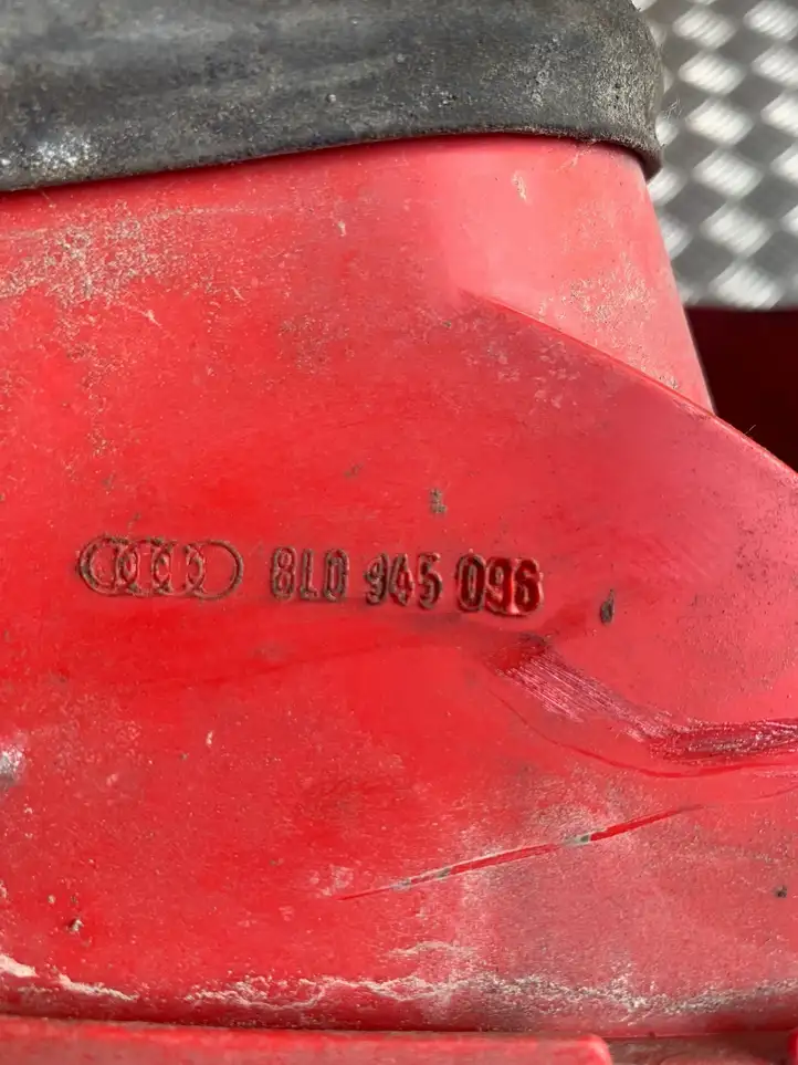 Audi A3/S3 8L (2000 - 2003) 8L0945096 Задний фонарь в кузове — фото 5