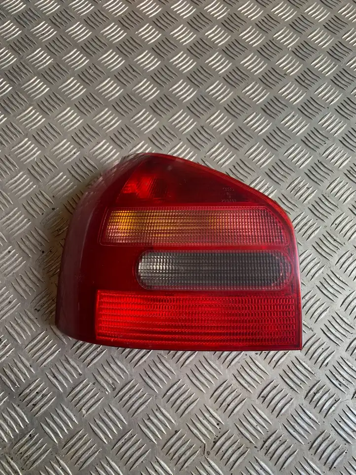 Audi A3/S3 8L (2000 - 2003) 8L0945095A Задний фонарь в кузове — фото 1