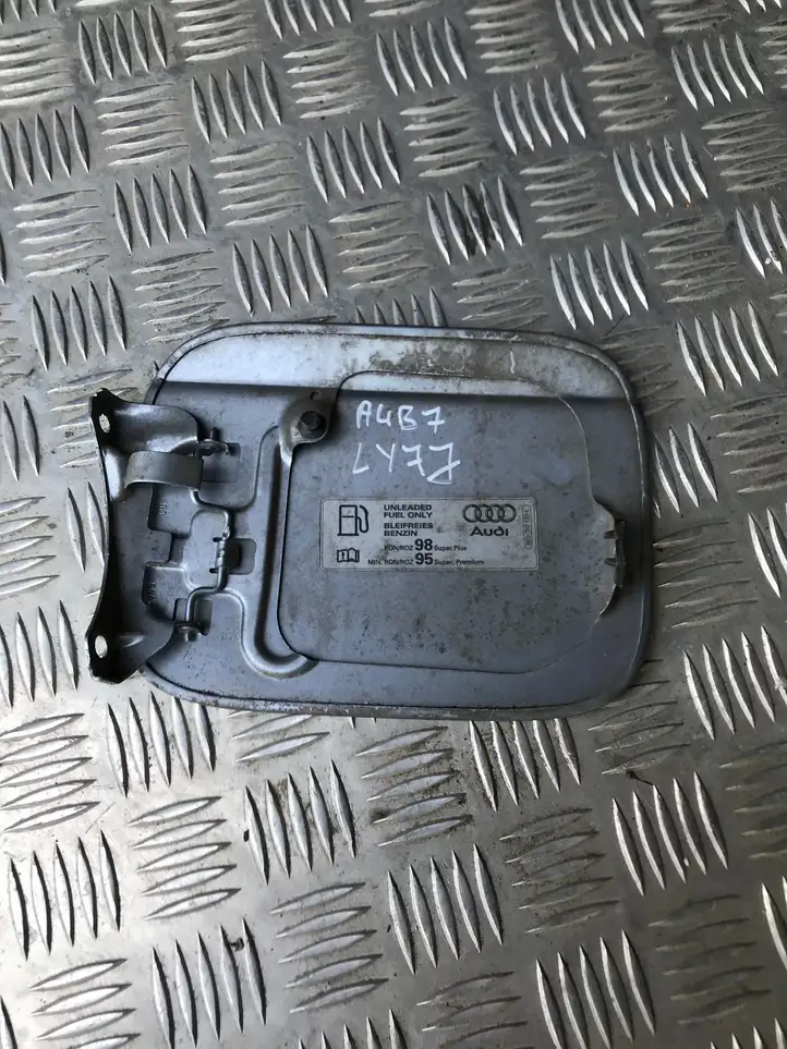 Audi A4 S4 B7 8E 8H (2004 - 2009) 8E0010183K Крышка топливного бака — фото 2