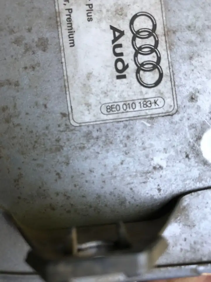 Audi A4 S4 B7 8E 8H (2004 - 2009) 8E0010183K Крышка топливного бака — фото 3