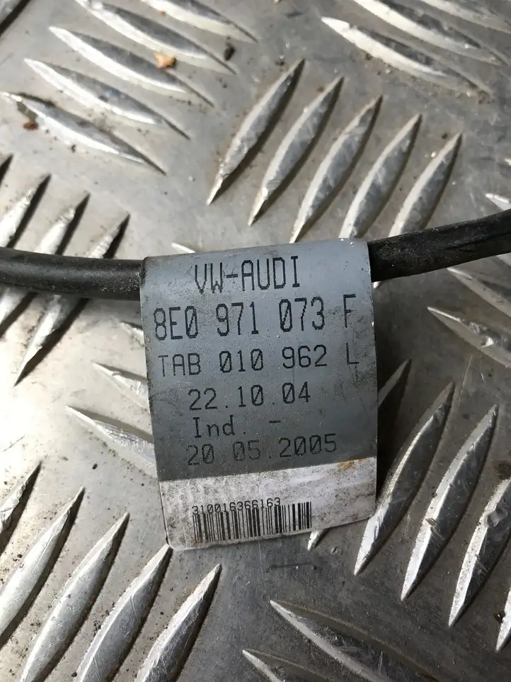 Audi A4 S4 B7 8E 8H (2004 - 2009) 8E0971073F Прочая электропроводка — фото 3
