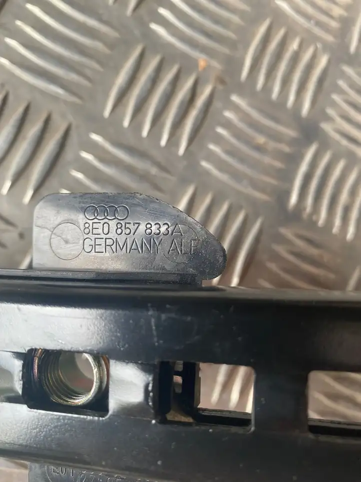 Audi A4 S4 B7 8E 8H (2004 - 2009) 8E0857833A Регулятор ремня безопасности — фото 2