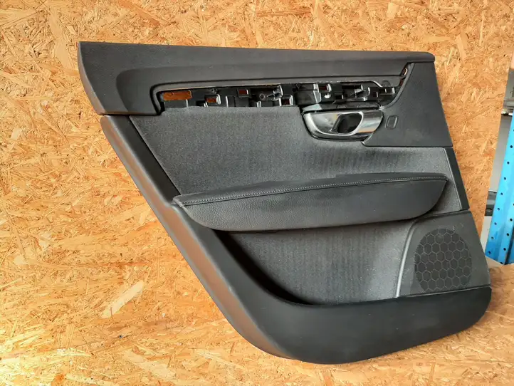 Volvo S90, V90 (2016 - 2020) 39837459 Обшивка задней двери — фото 3