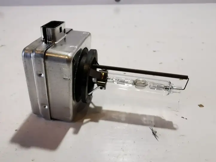 Mercedes-Benz C W204 (2007 - 2014) 9285141294 Ксеноновая лампа — фото 2